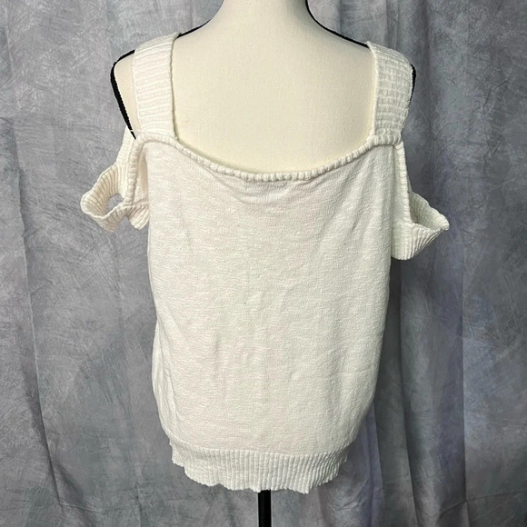 Fate White V-Neck Cold Shoulder Short Sleeve Sweater - size Medium - Picture 4 of 9